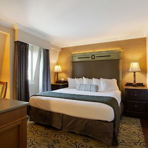 Deluxe Room King Bed